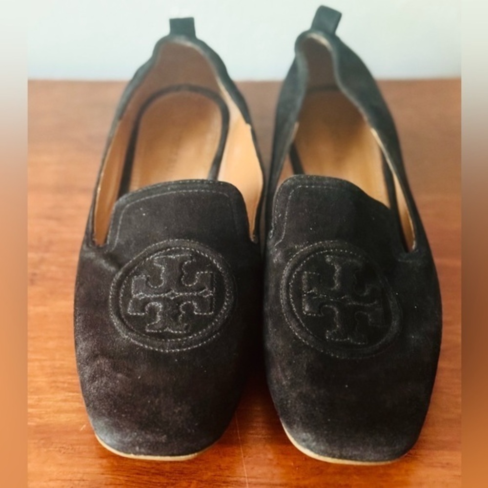 Tory Burch Black Leather Suade Leigh Flats with Logo Medallion sz 6.5